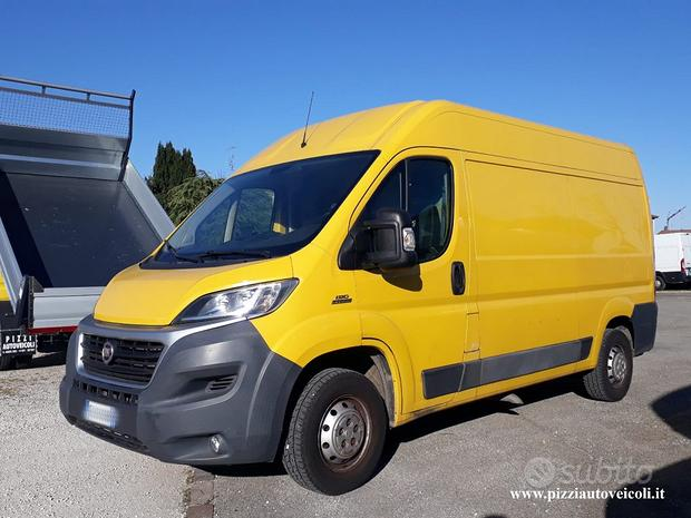 Furgone con scaffalatura Fiat Ducato