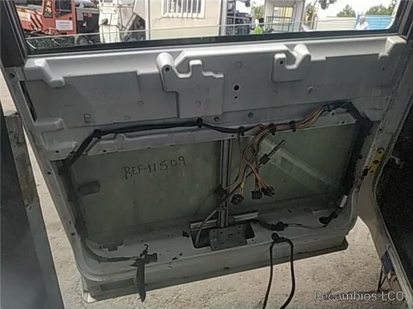 PUERTA DELANTERO IZQUIERDA Renault Magnum DXi 13 500.18 T  Machineryscanner