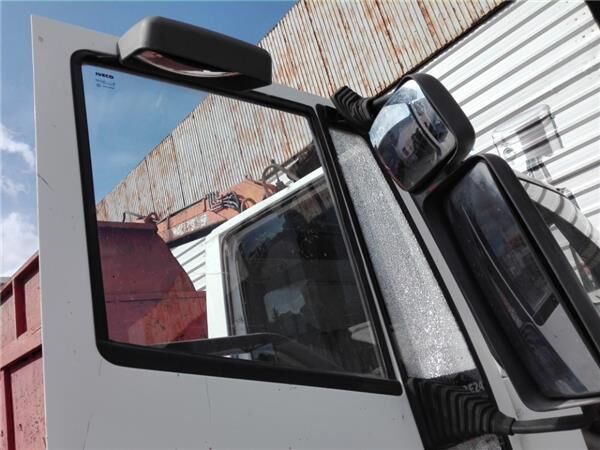 PUERTA DELANTERO DERECHA Iveco EuroCargo tector Chasis (Mode  Machineryscanner