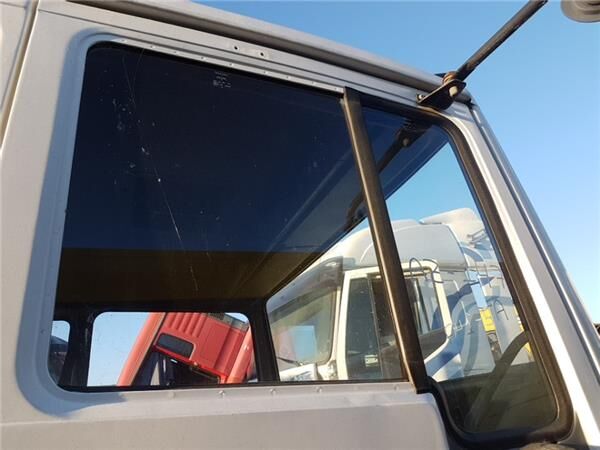 PUERTA DELANTERO DERECHA Volvo FL 614 - 180/220 Chasis Inte  Machineryscanner