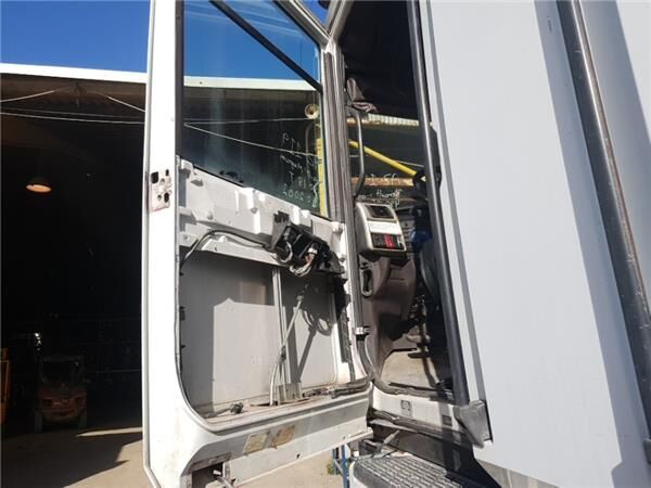 PUERTA DELANTERO IZQUIERDA Renault Magnum E.TECH 480.18T  Machineryscanner