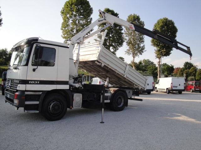 Actros 1831 con Gru e Ribaltabile  Machineryscanner