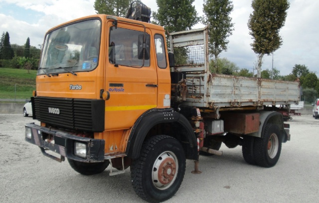 110.17 4x4 con Gru e cassone ribaltabile  Machineryscanner